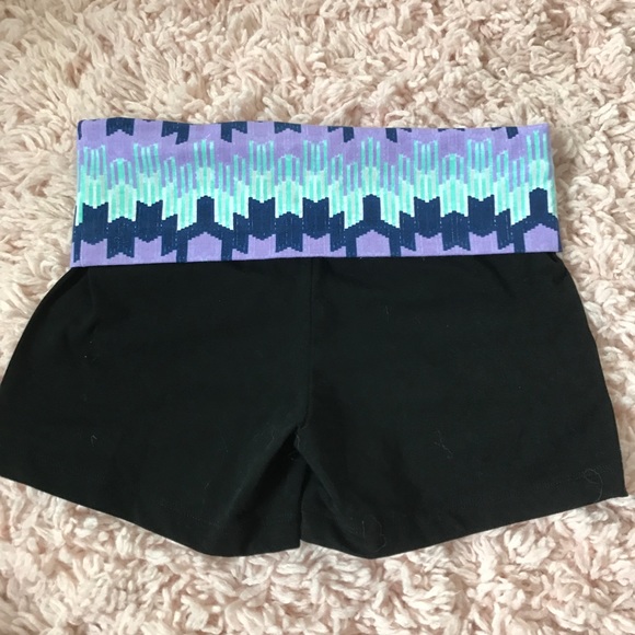 ⬇️VS Bright Printed Yoga Shorts! - Picture 3 of 4